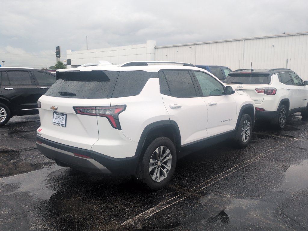 Used 2025 Chevrolet Equinox LT w/ Convenience Package II FWD image 5