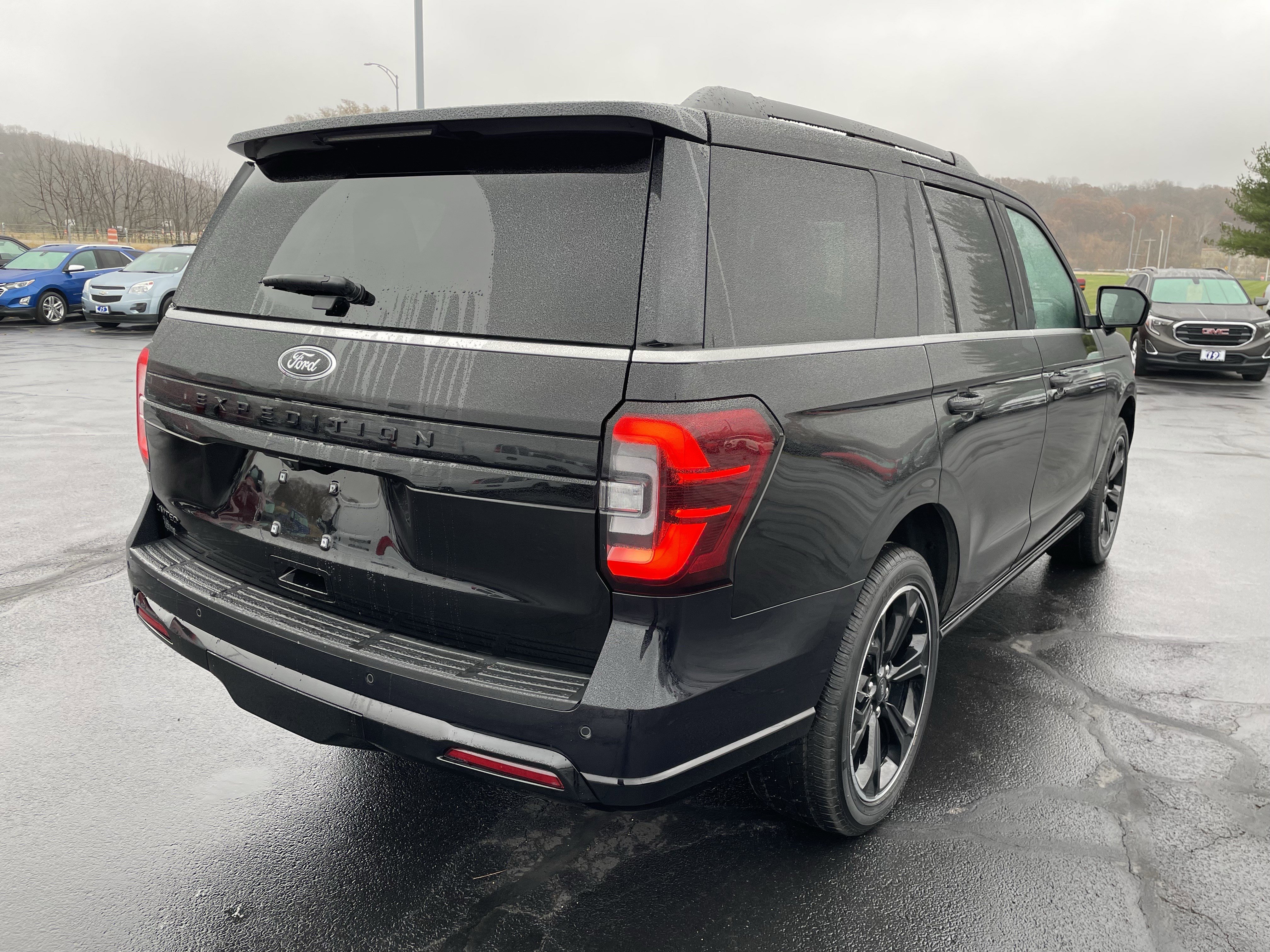 Used 2023 Ford Expedition Limited image 9