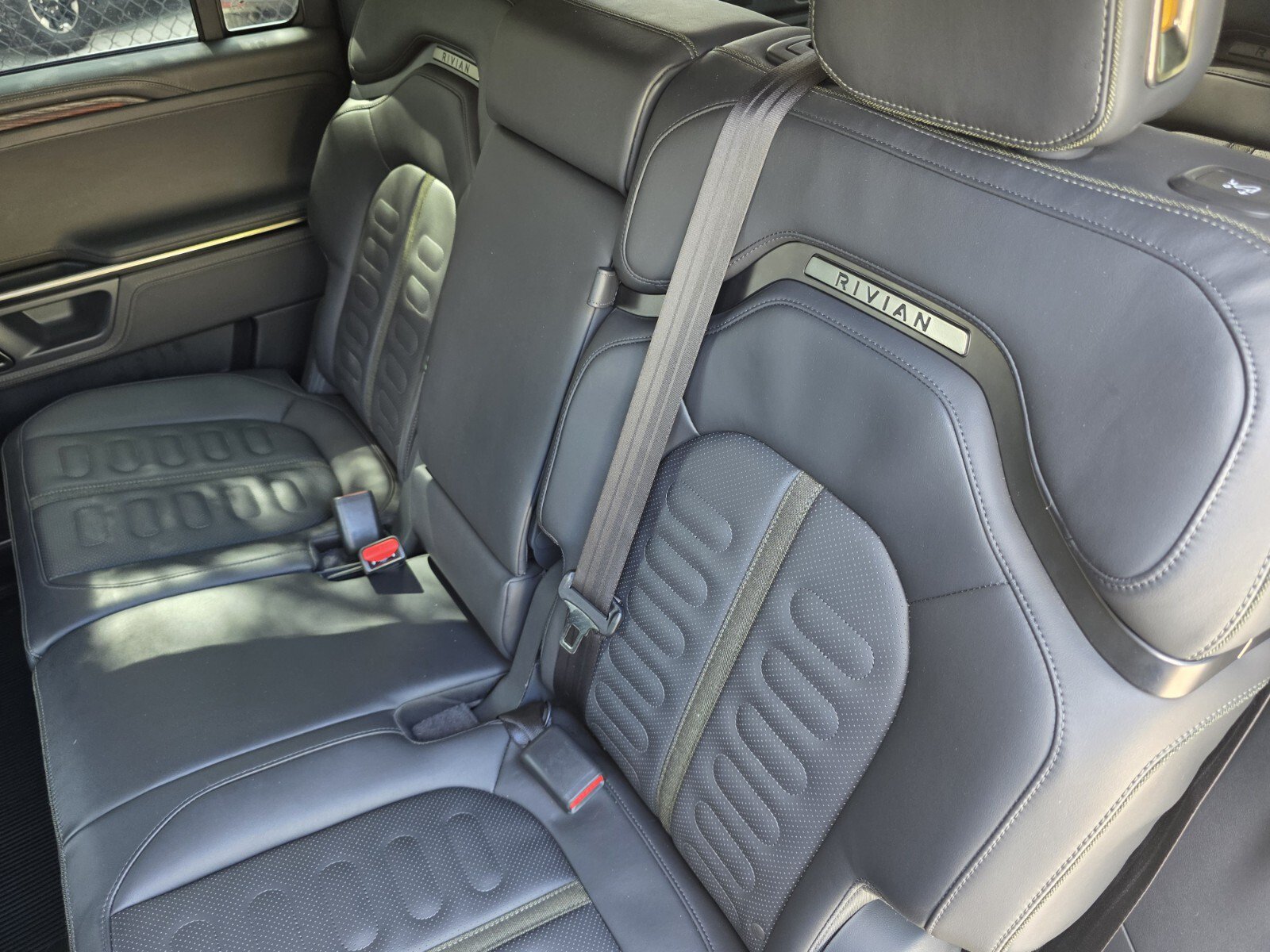 Used 2022 Rivian R1S Launch Edition AWD/4WD image 16