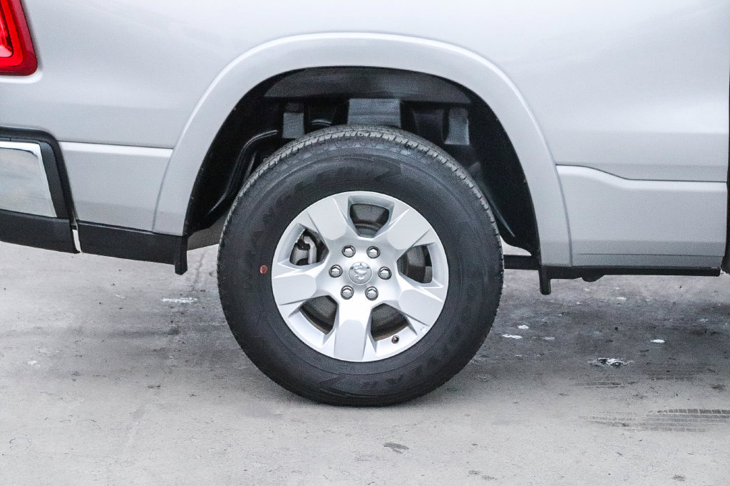 Used 2025 RAM 1500 Big Horn AWD/4WD image 12