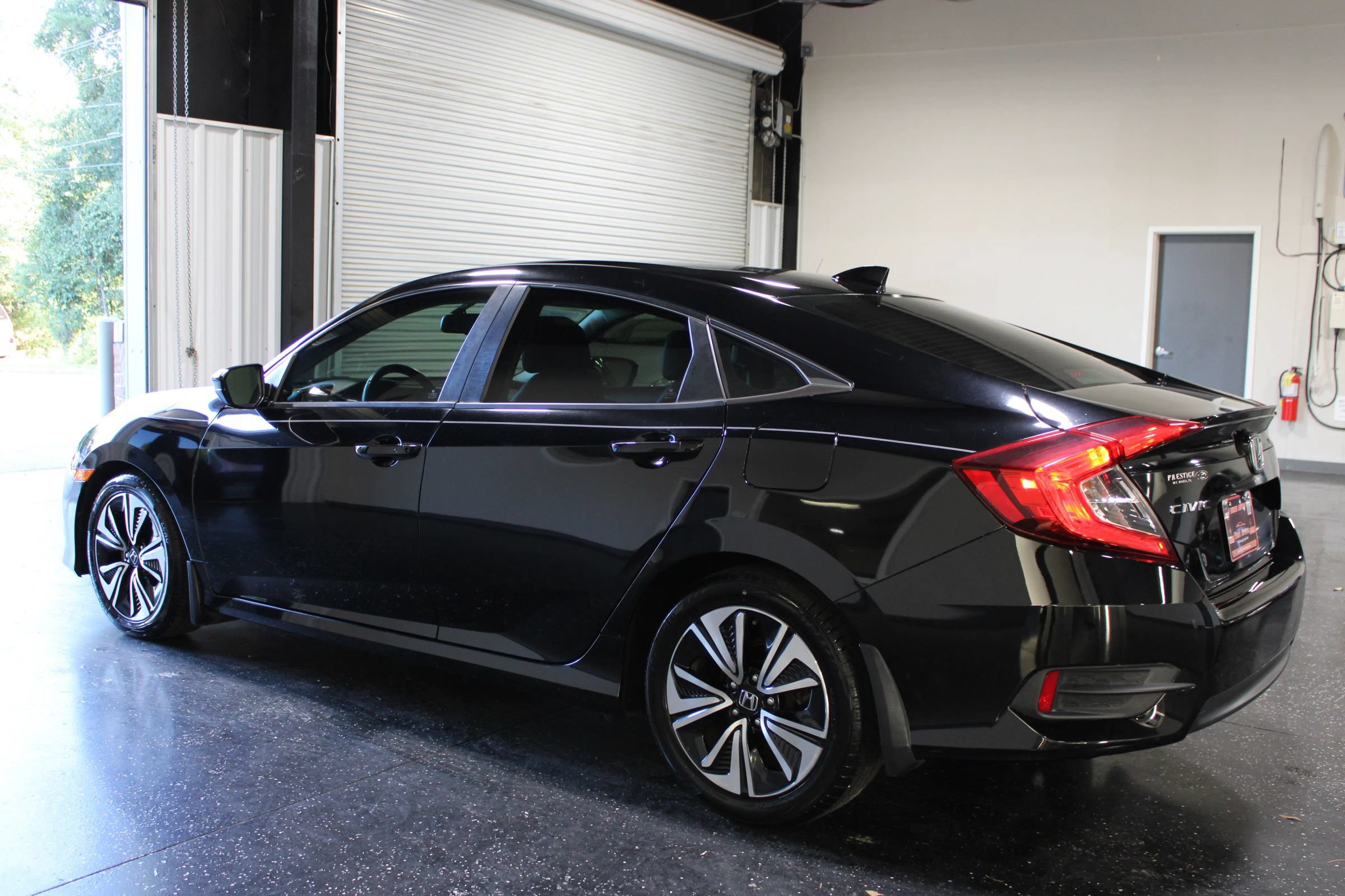 Used 2018 Honda Civic EX-L image 5