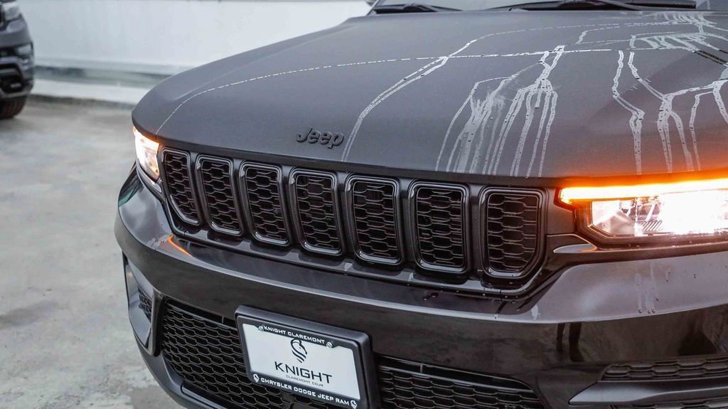 New 2025 Jeep Grand Cherokee Altitude image 6