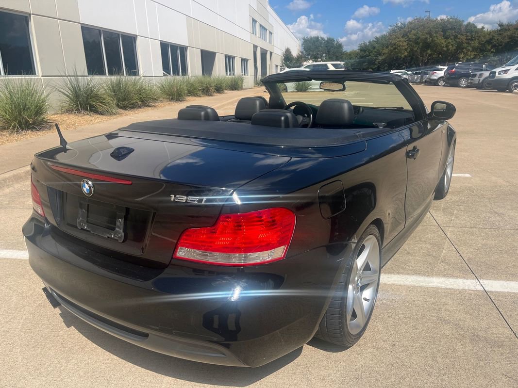 Used 2010 BMW 135i Convertible w/ Premium Pkg image 9