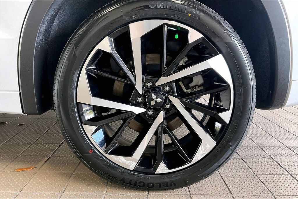 Used 2024 Mitsubishi Outlander SEL AWD/4WD image 32