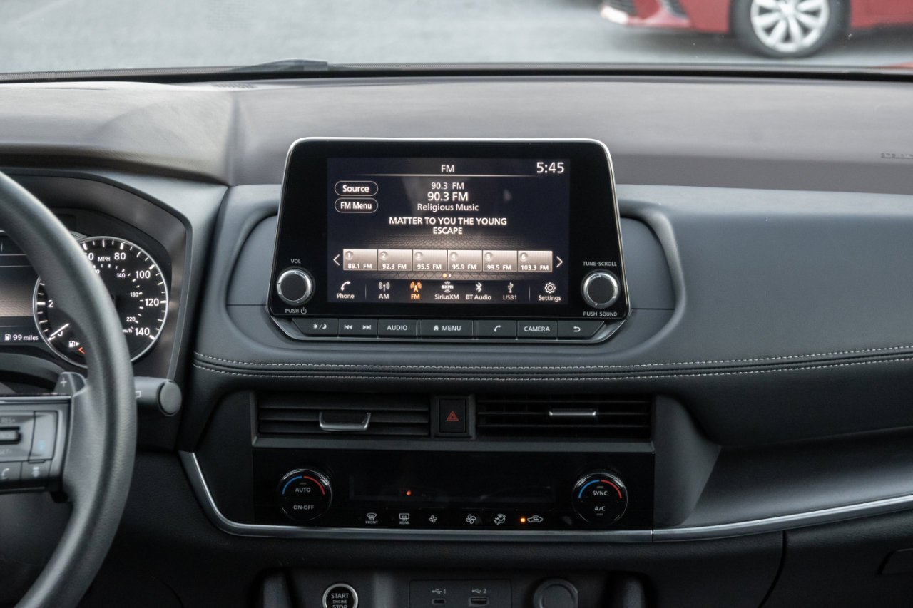 Used 2023 Nissan Rogue SV image 22