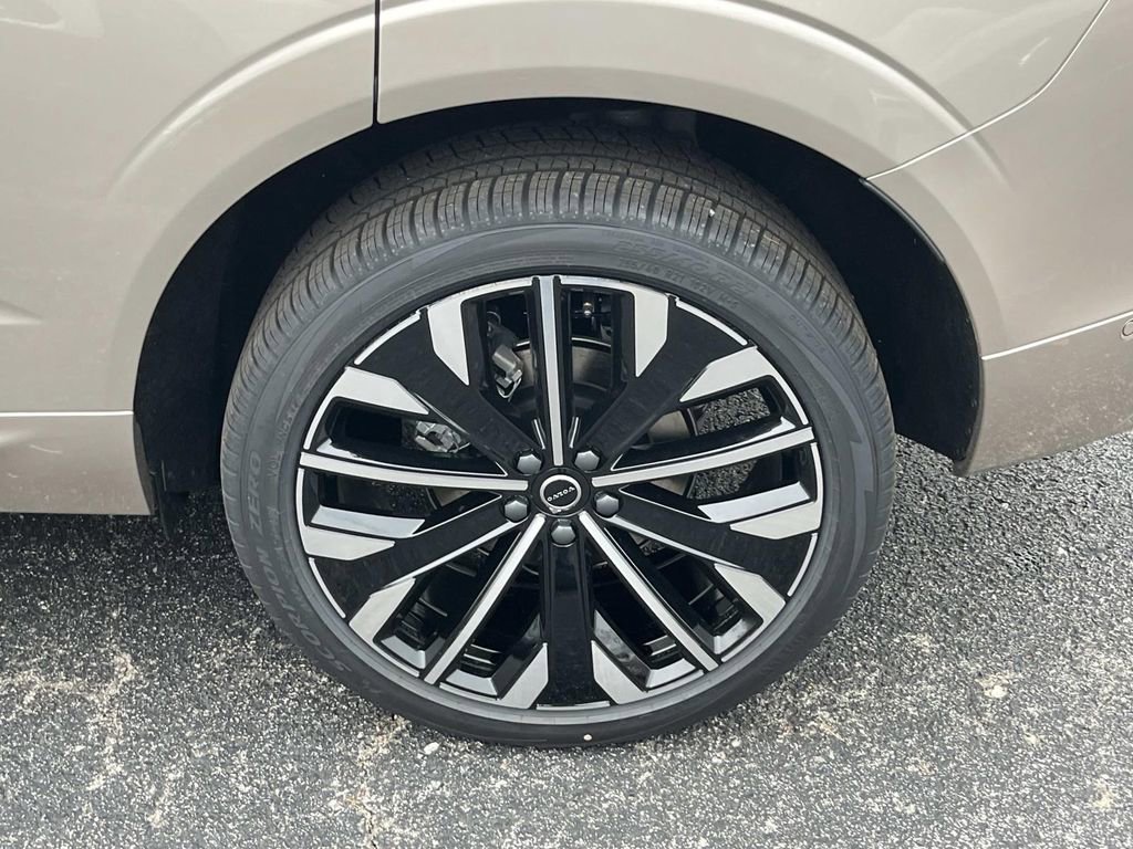New 2026 Volvo XC60 B5 Ultra w/ Climate Package image 11