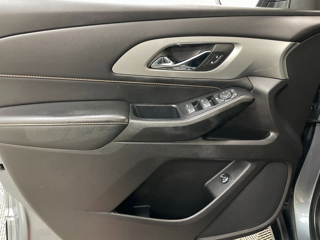 Used 2021 Chevrolet Traverse LT image 21