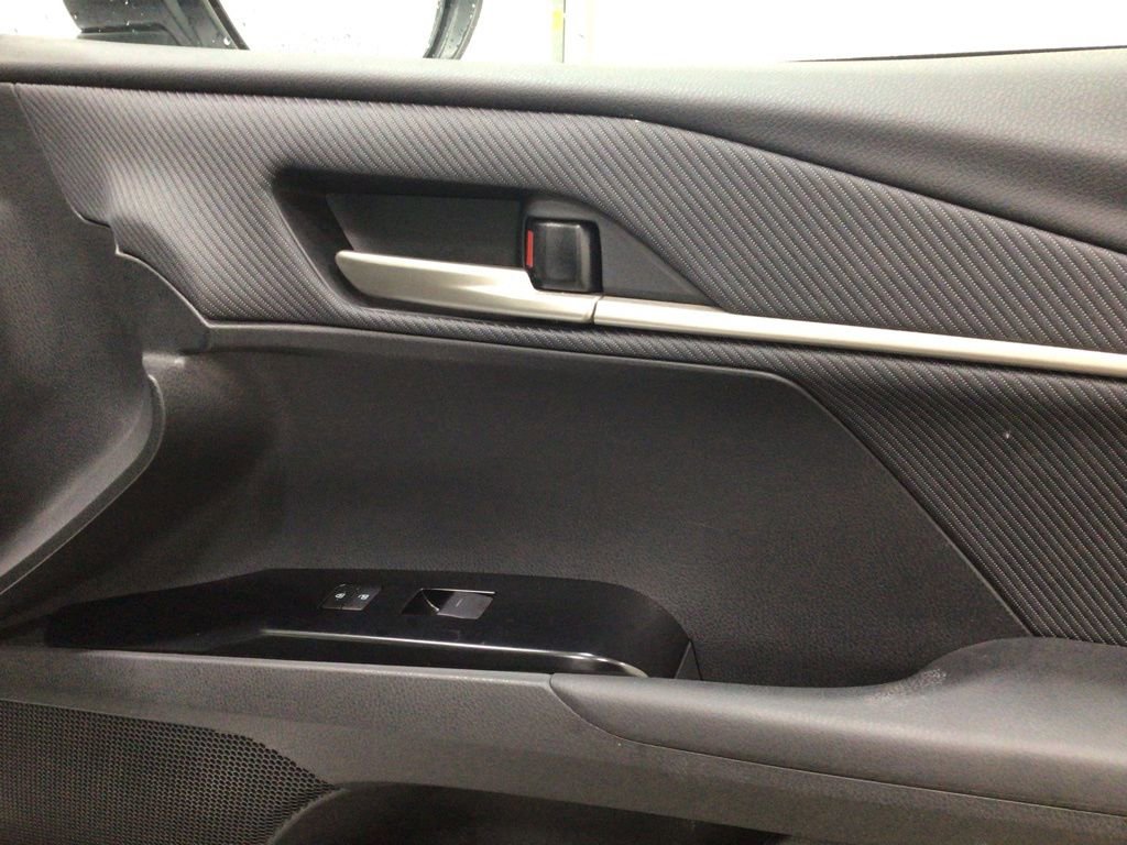 Used 2025 Toyota Camry SE image 29