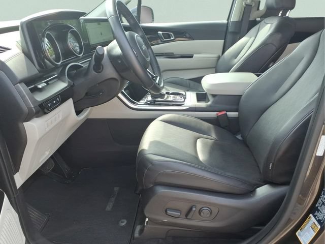 Used 2024 Kia Carnival EX FWD image 18