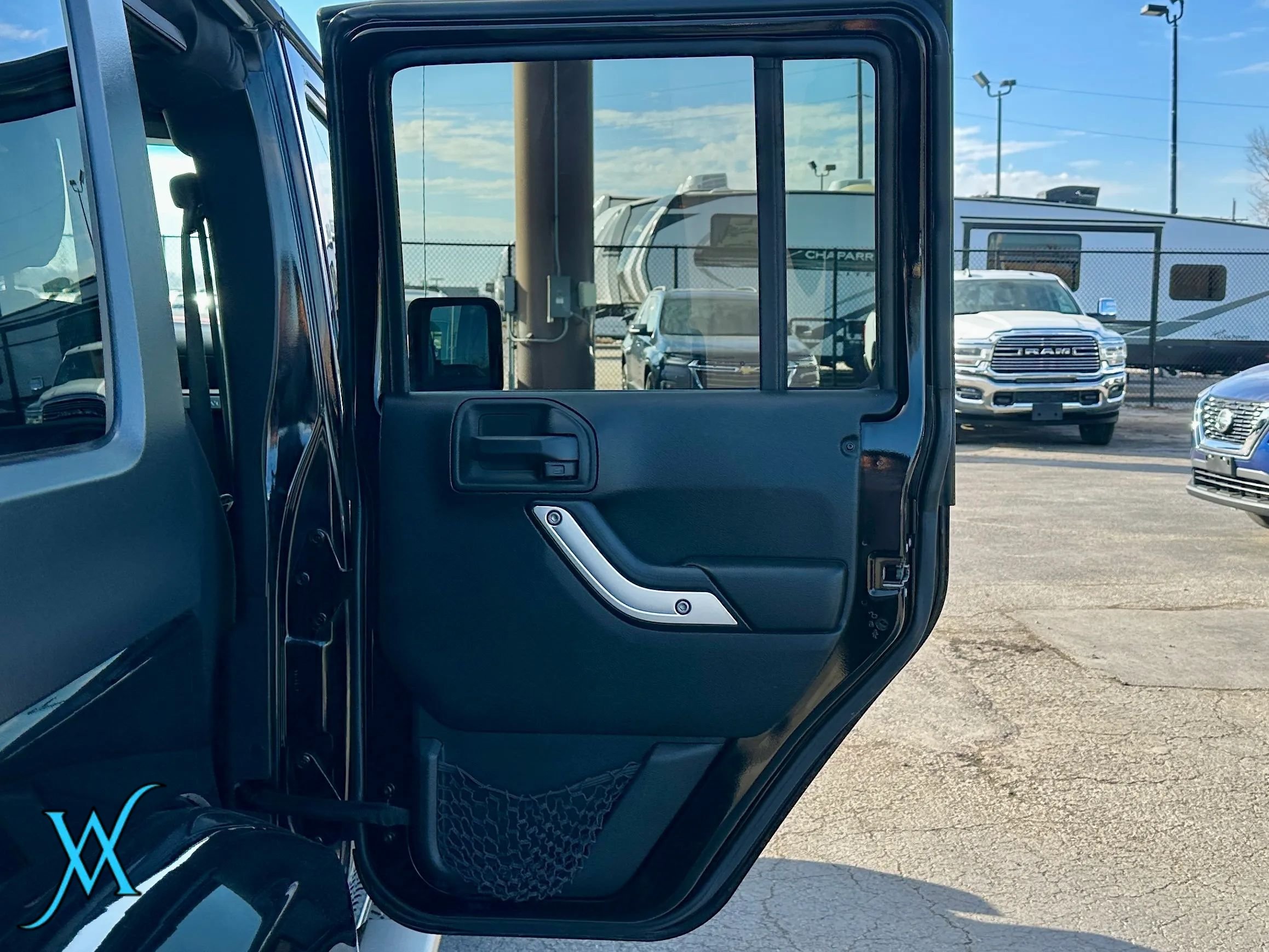 Used 2018 Jeep Wrangler Unlimited Sahara w/ Connectivity Group AWD/4WD image 24