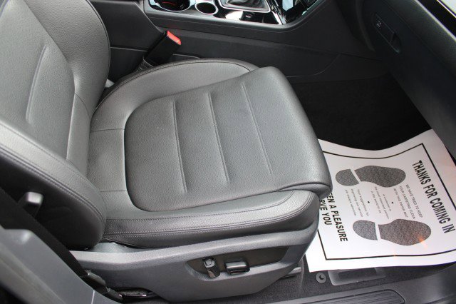 Used 2016 Volkswagen Touareg Sport AWD/4WD image 11