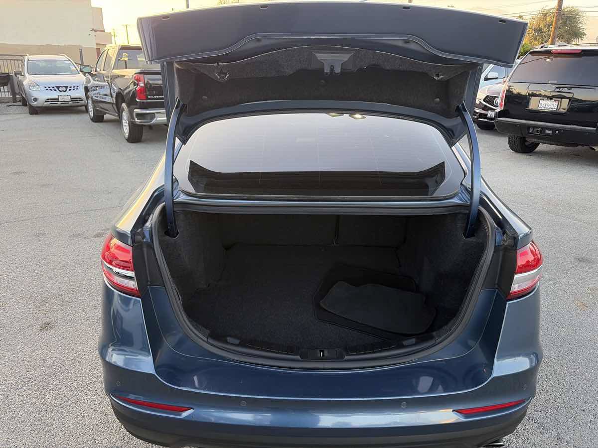 Used 2019 Ford Fusion SE FWD image 16