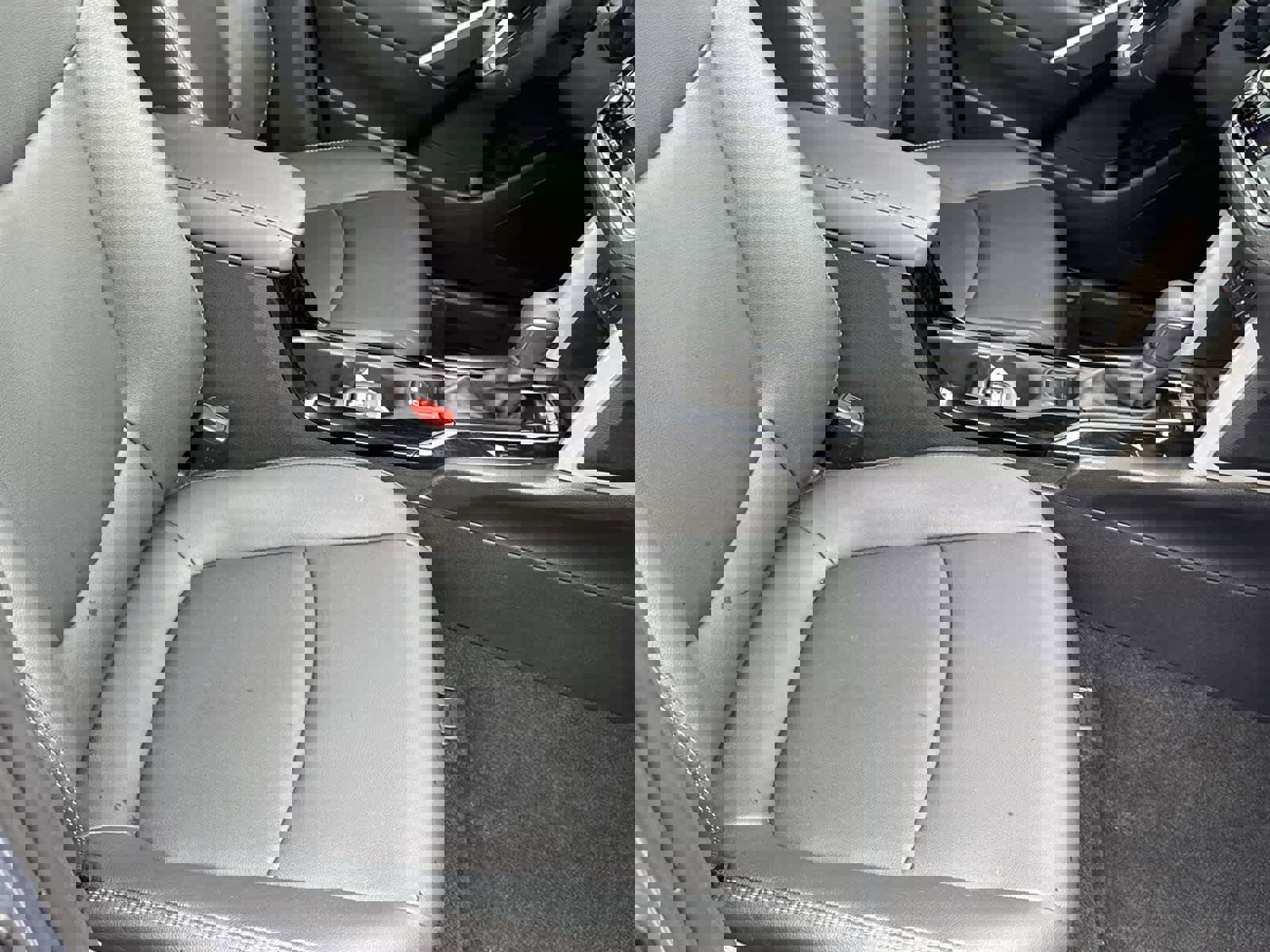 Used 2025 Toyota Corolla Cross XLE w/ Convenience Package image 18