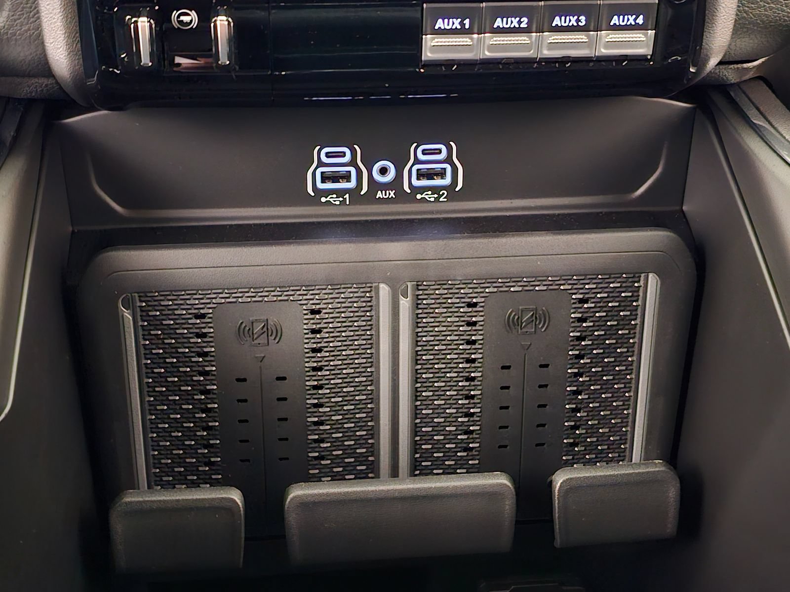 New 2026 RAM 3500 Laramie AWD/4WD image 17