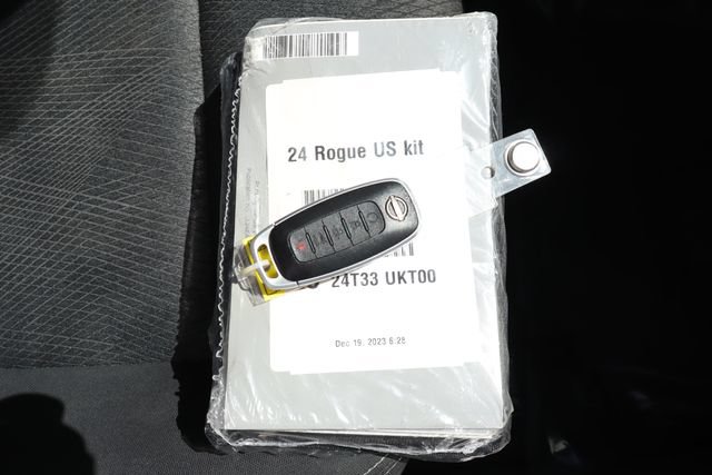 Used 2024 Nissan Rogue SV FWD image 50