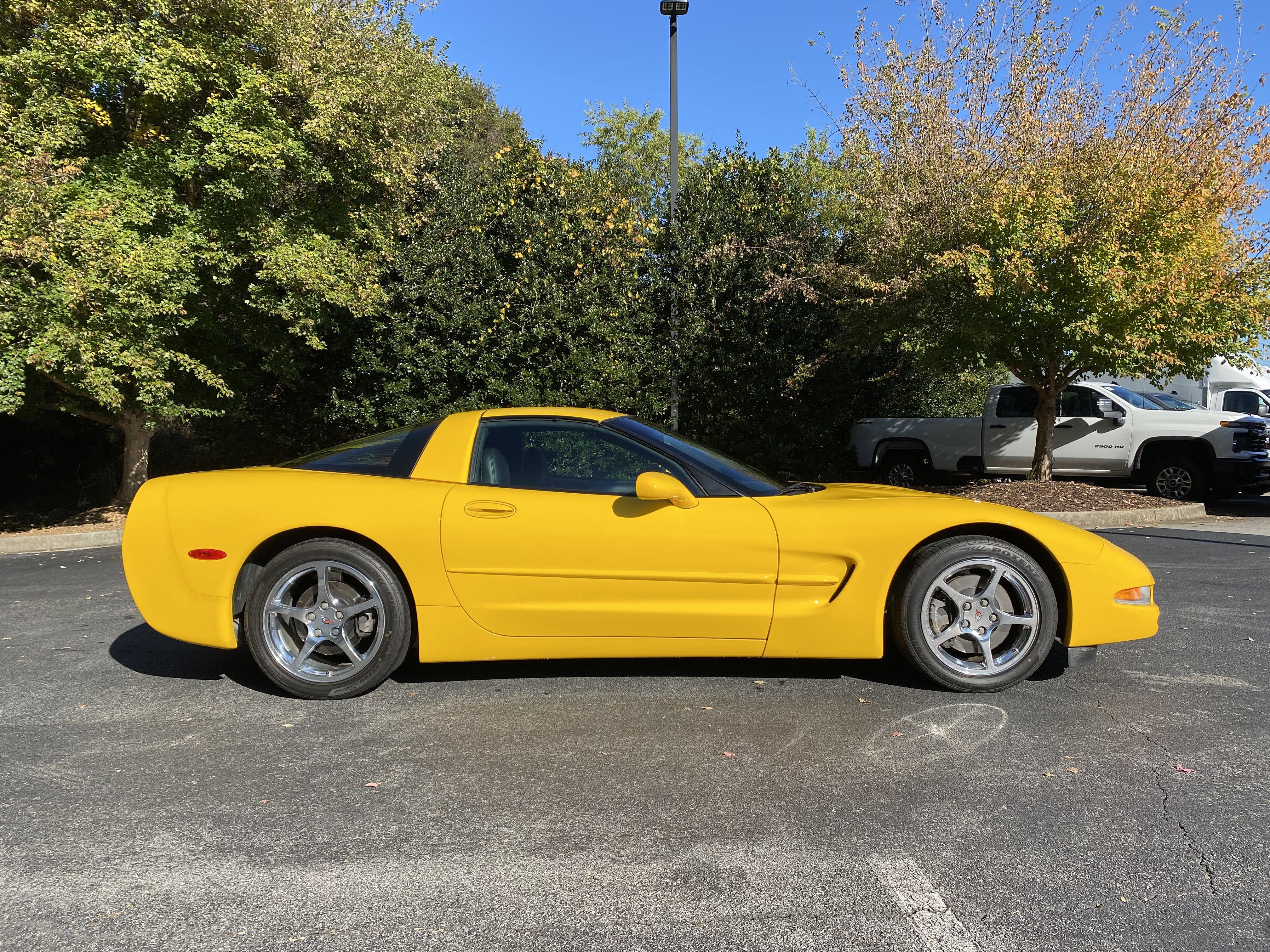 Used 2002 Chevrolet Corvette Coupe w/ Preferred Equipment Group2 image 10