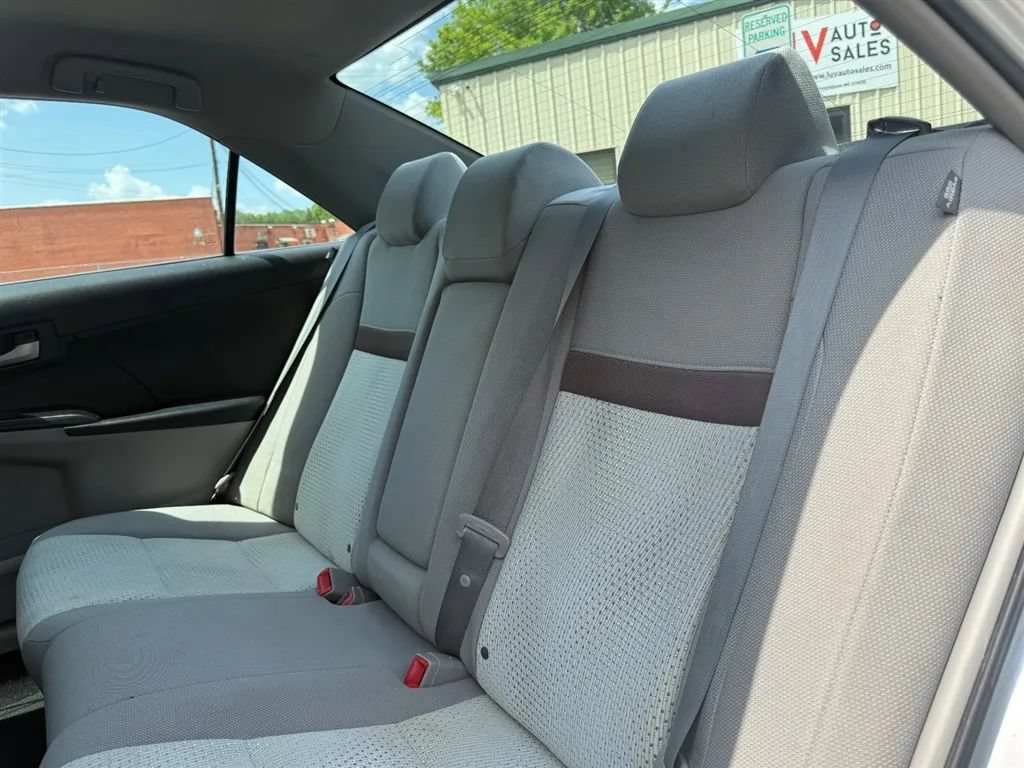 Used 2012 Toyota Camry LE FWD image 19