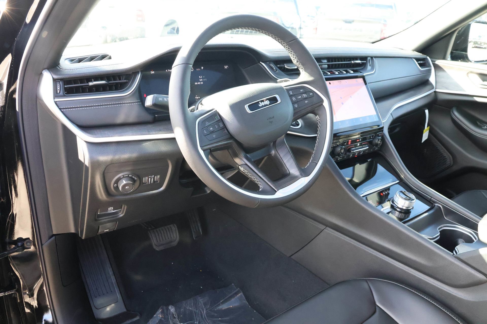 New 2025 Jeep Grand Cherokee Limited image 4