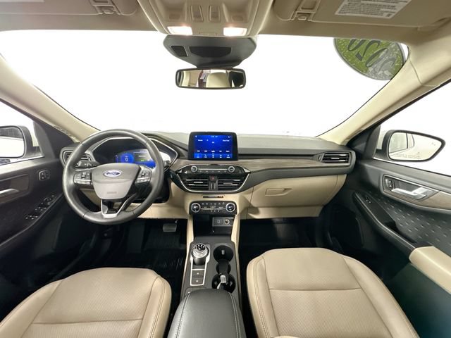 Used 2020 Ford Escape Titanium w/ Titanium Premium Package 2.0 AWD/4WD image 3