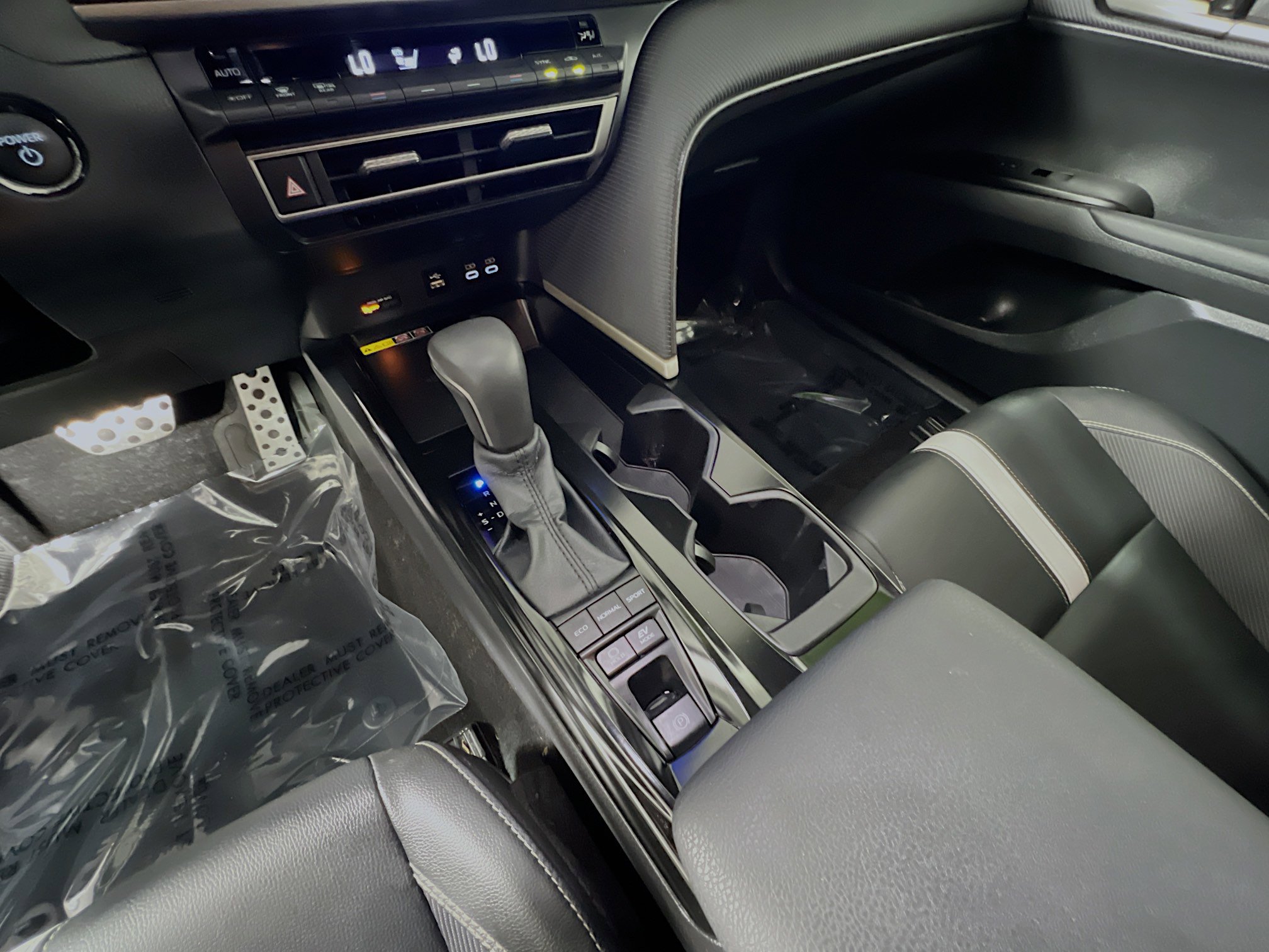 Used 2025 Toyota Camry SE image 25