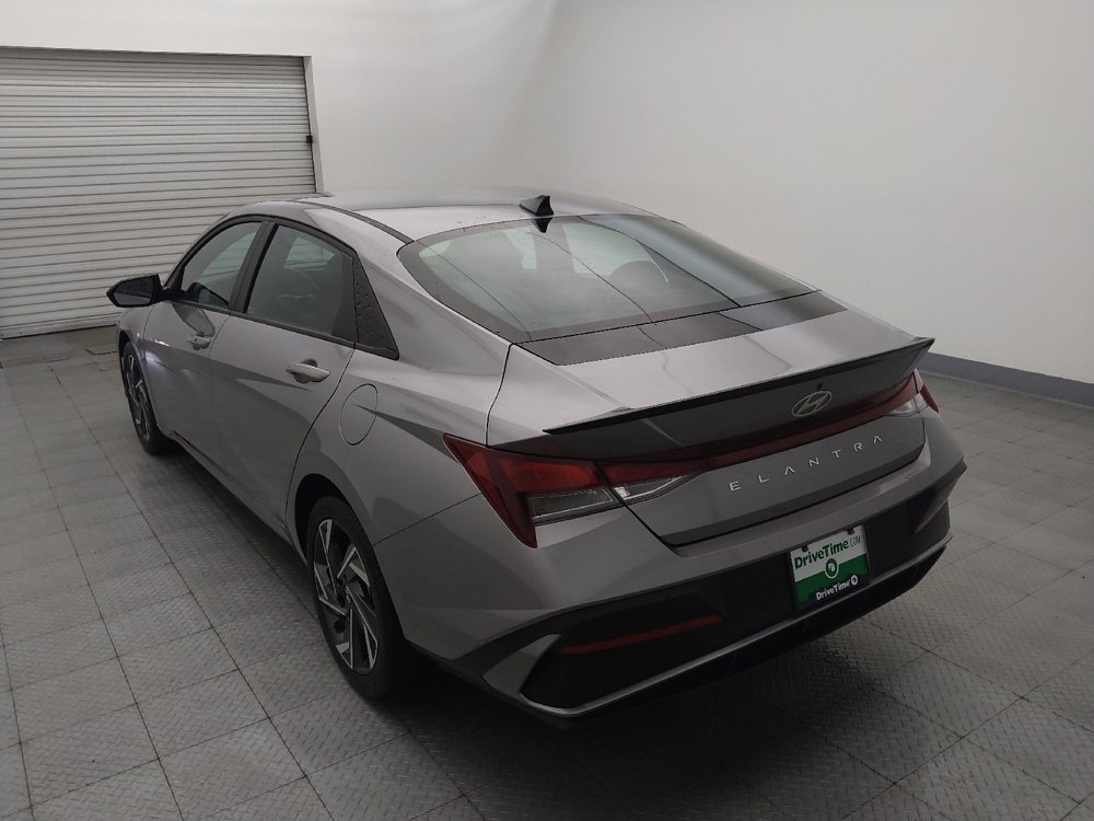 Used 2025 Hyundai Elantra Sport FWD image 5