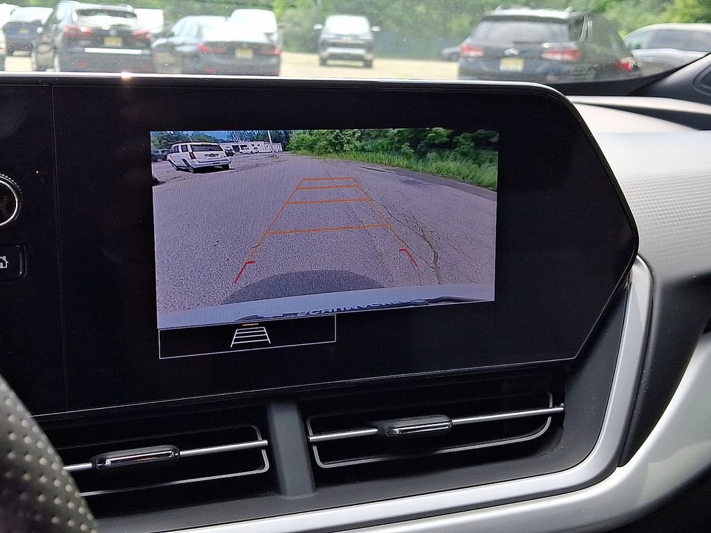 Used 2024 Chevrolet Trax RS FWD image 23