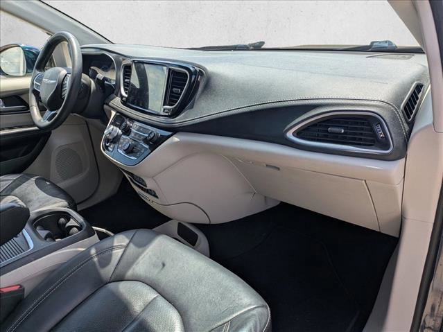 Used 2022 Chrysler Pacifica Touring-L AWD/4WD image 19