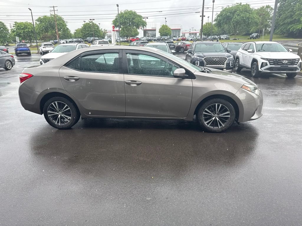 Used 2016 Toyota Corolla LE Premium FWD image 4