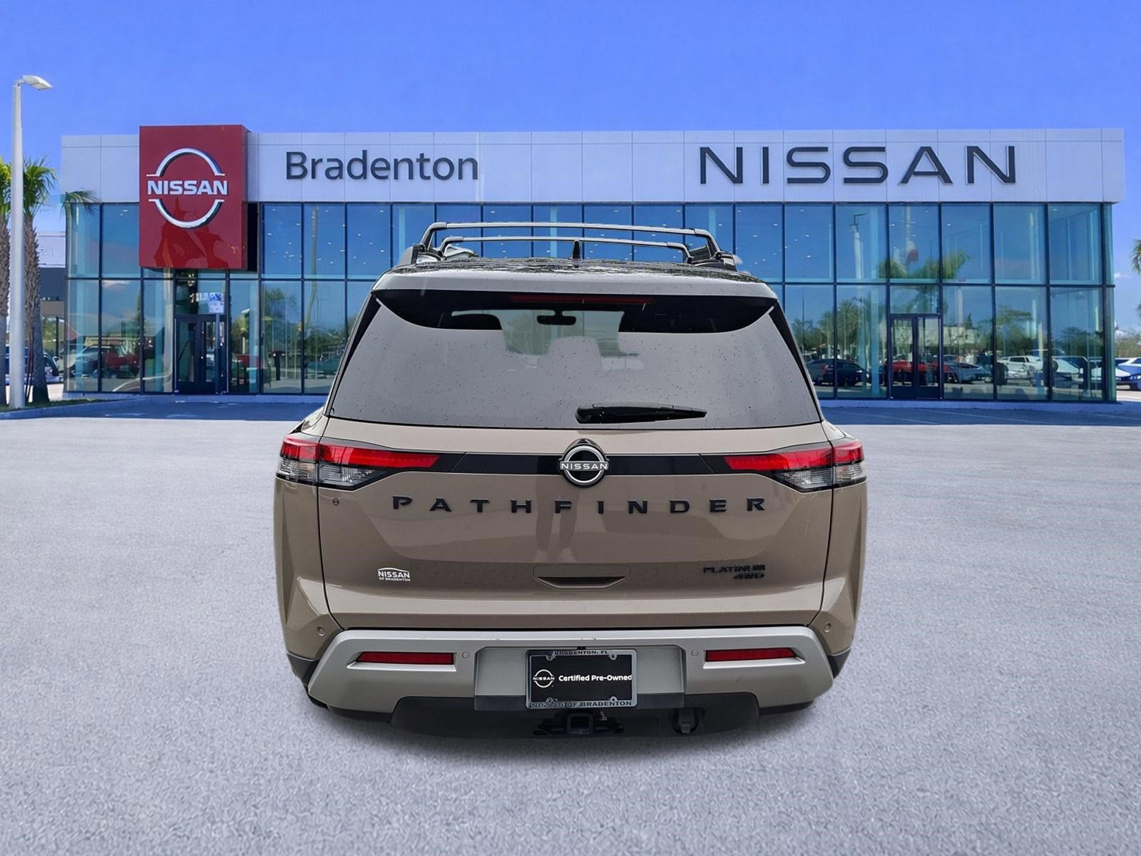 Used 2023 Nissan Pathfinder Platinum AWD/4WD image 6