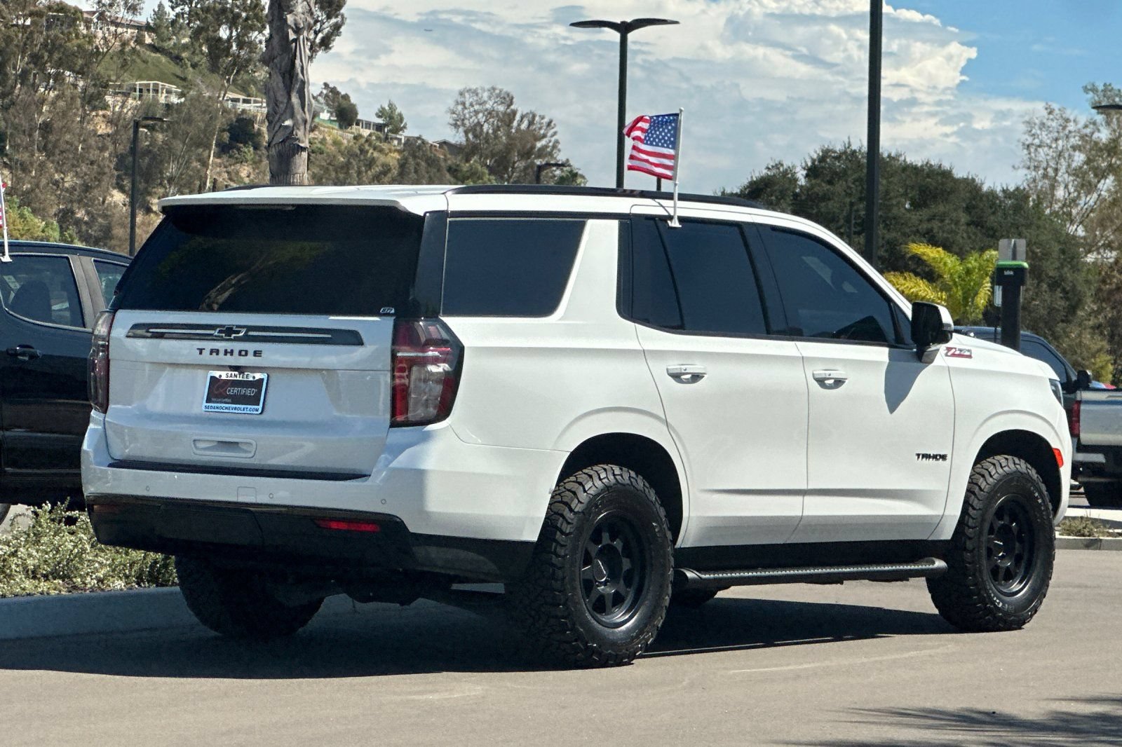 Used 2021 Chevrolet Tahoe Z71 w/ Luxury Package AWD/4WD image 4