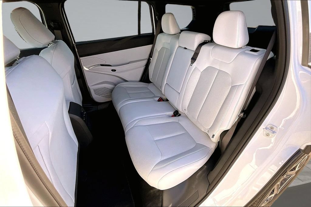 New 2026 Jeep Cherokee Laredo AWD/4WD image 19