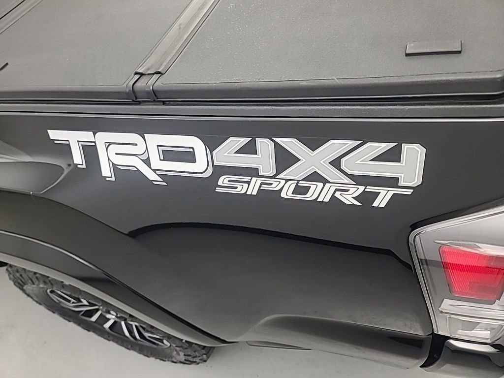 Used 2022 Toyota Tacoma TRD Sport image 12