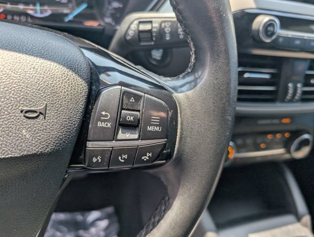 Used 2022 Ford Escape SE w/ Cold Weather Package FWD image 17