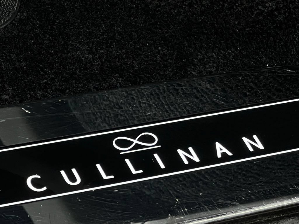 Certified 2024 Rolls-Royce Cullinan Black Badge AWD/4WD image 23
