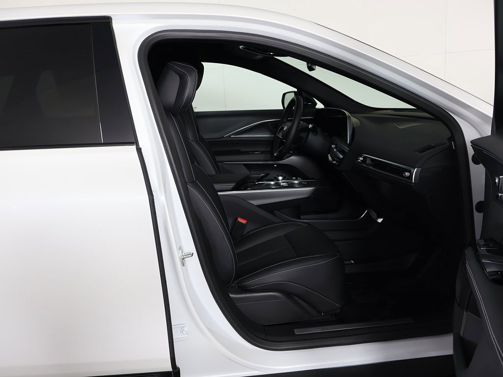 Used 2025 Cadillac Lyriq Sport w/ LPO, Floor Liner Package image 28