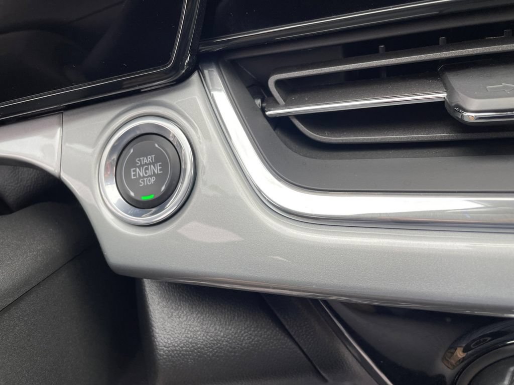 Used 2025 Chevrolet Trax LT FWD image 23