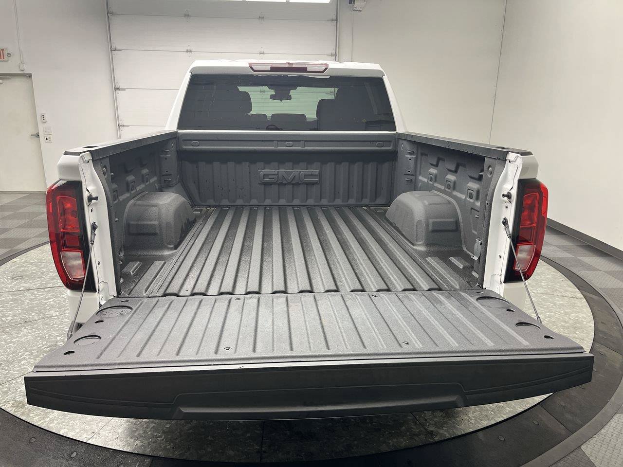 Certified 2024 GMC Sierra 1500 Elevation w/ LPO, Elevation Black Package AWD/4WD image 32
