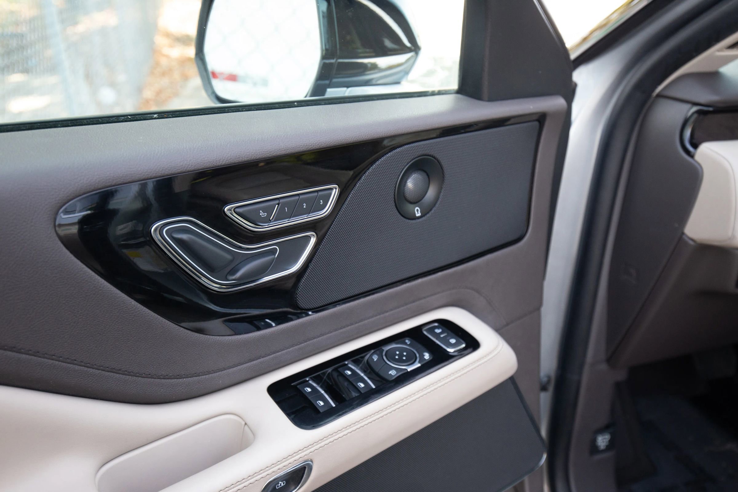 Used 2020 Lincoln Aviator Reserve w/ Equipment Group 201A image 16