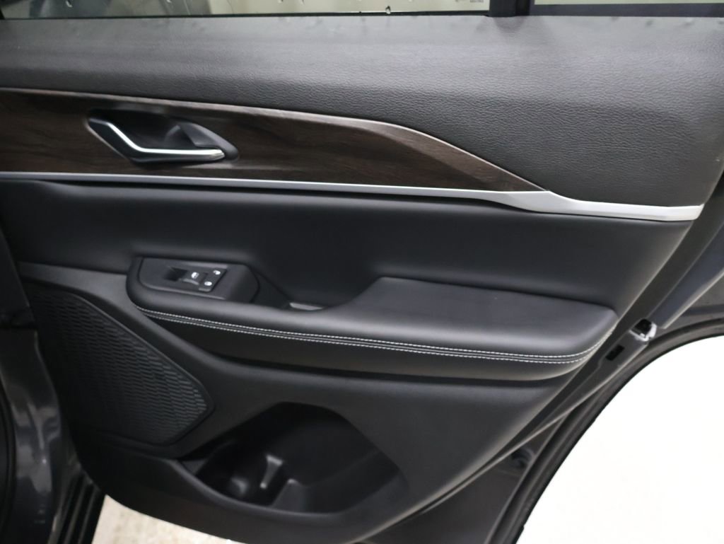 New 2026 Jeep Grand Cherokee Laredo image 16