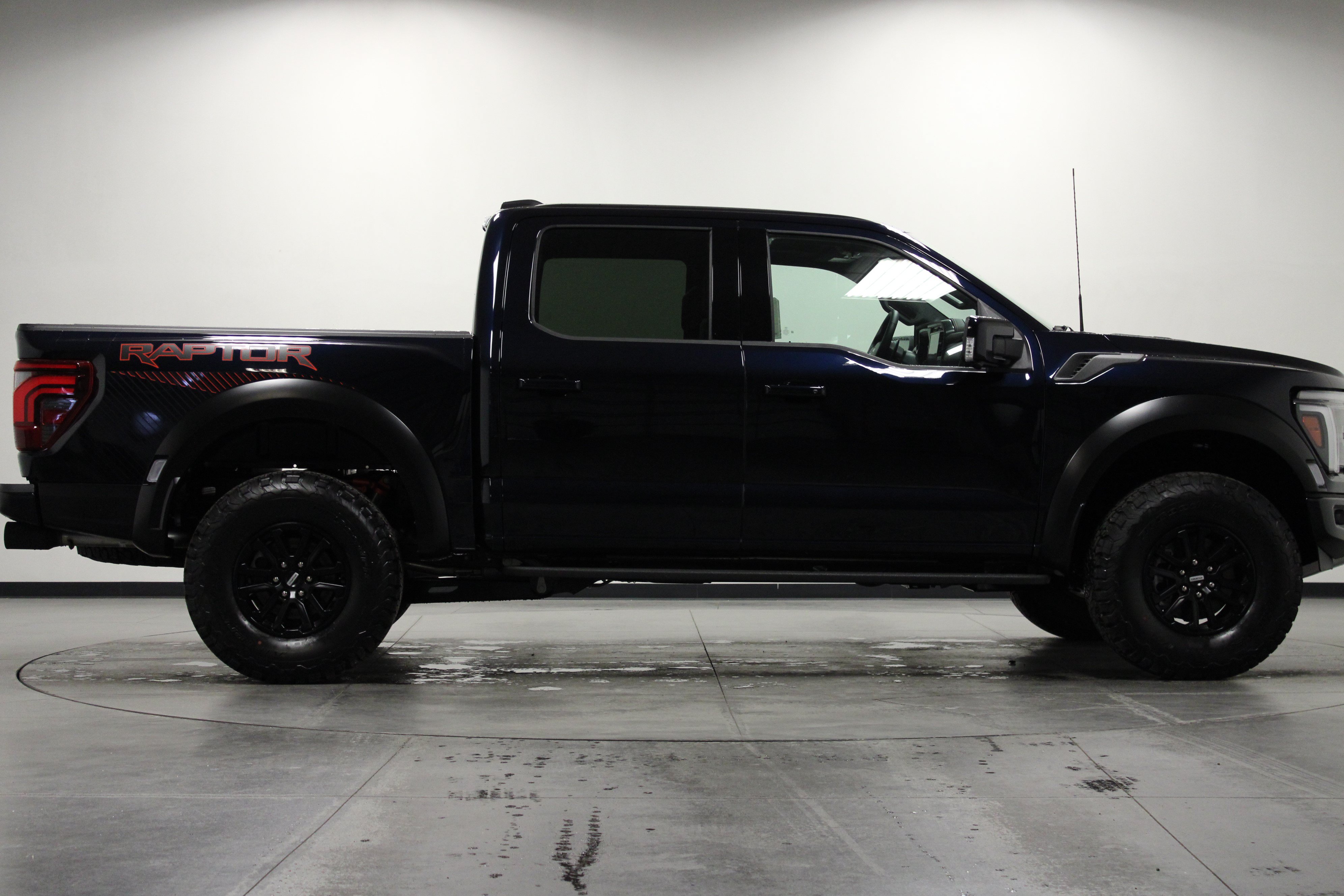 Used 2025 Ford F150 Raptor AWD/4WD image 3