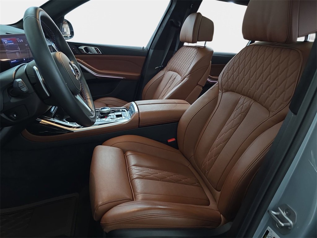 Used 2025 BMW X7 M60i w/ Executive Package image 18