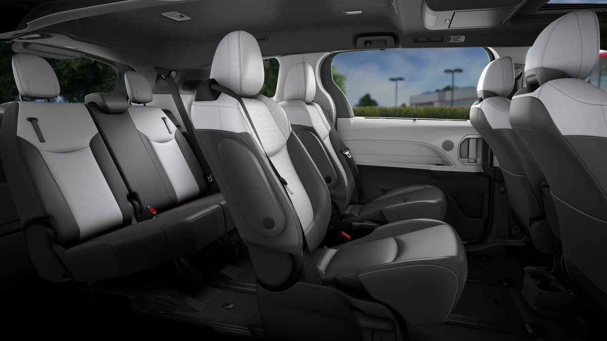 New 2026 Toyota Sienna XSE FWD image 32