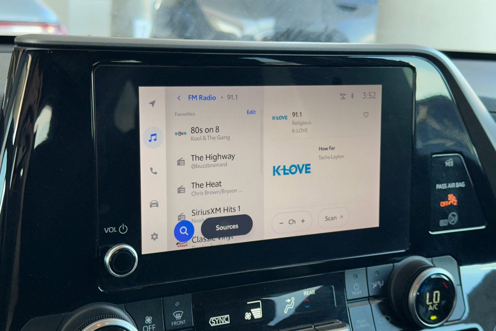 Used 2024 Toyota Highlander LE image 19