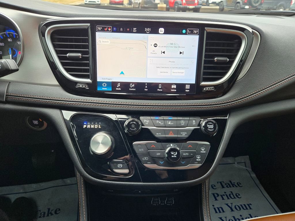 Used 2025 Chrysler Pacifica Pinnacle image 22