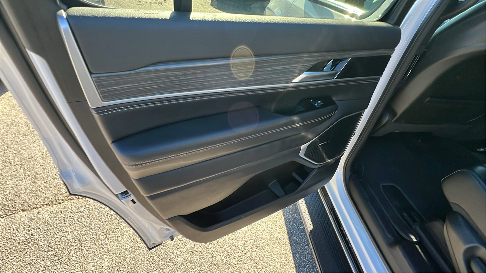 Certified 2024 Jeep Wagoneer Series III image 24