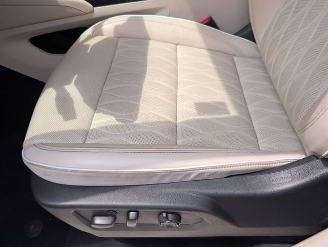 Used 2021 Buick Envision Avenir w/ Technology Package II AWD/4WD image 23