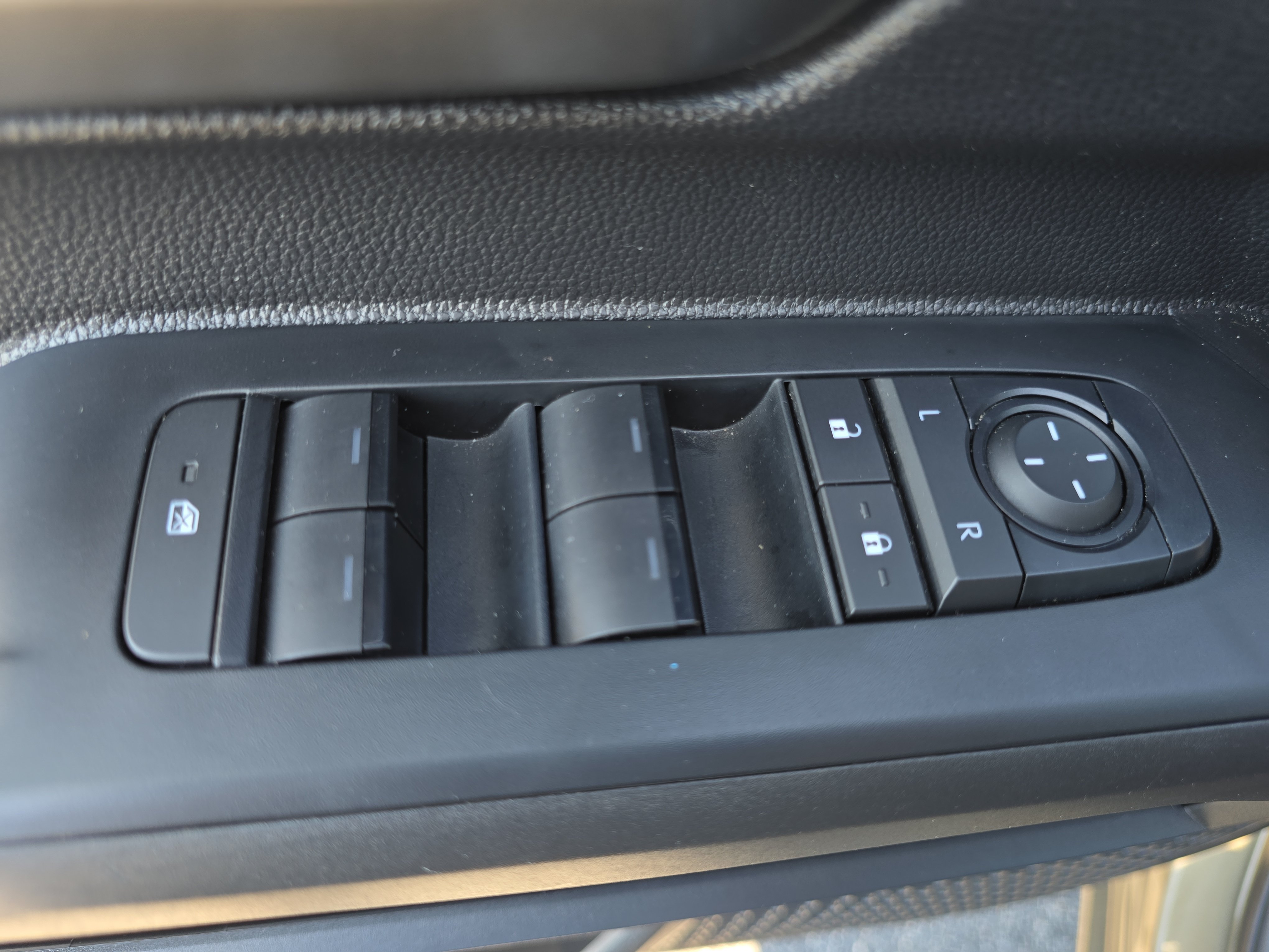 Used 2025 Toyota Tacoma TRD Off-Road AWD/4WD image 28