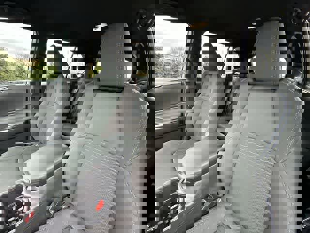 Used 2025 Toyota RAV4 SE image 15