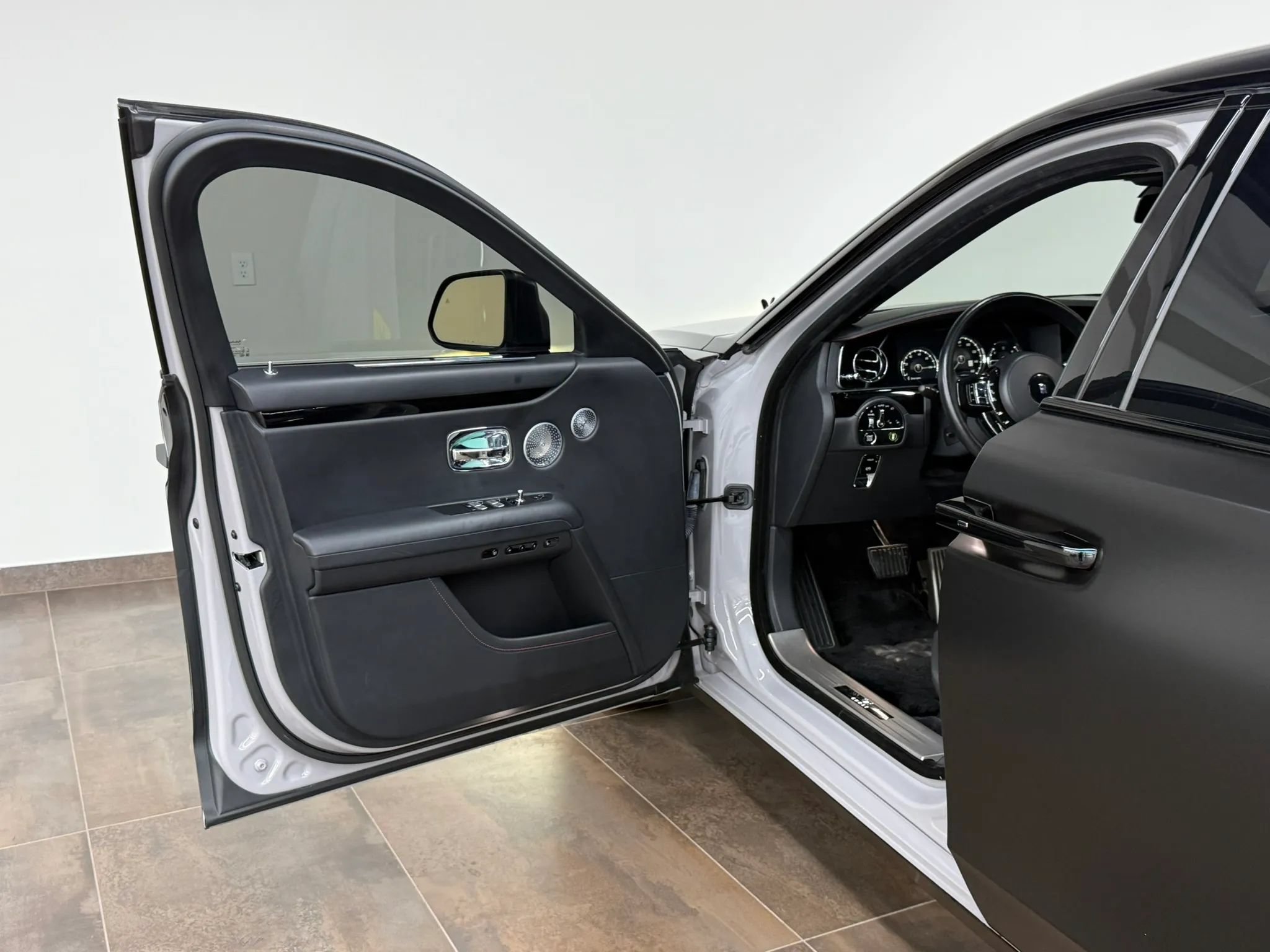 Used 2022 Rolls-Royce Ghost AWD/4WD image 31