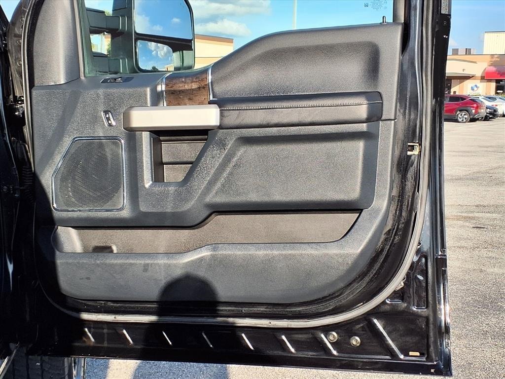 Used 2022 Ford F250 Lariat w/ Black Appearance Package image 15